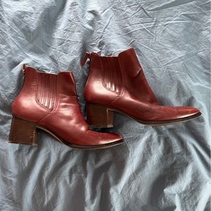 Halogen brand burgundy ankle boots with zip-up back.